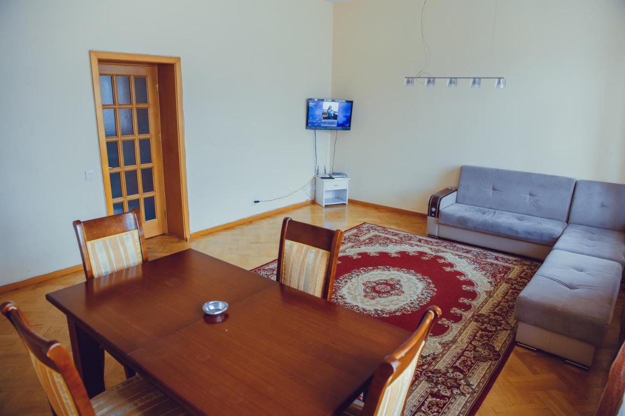 Clock Tower Apartment In Baku Exterior foto